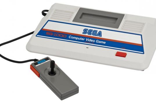Ésta fue la primera videoconsola de Sega, lanzada en 1983. La Dreamcast apareció 15 años después pero no pudo darle batalla ni a PlayStation ni a Nintendo.