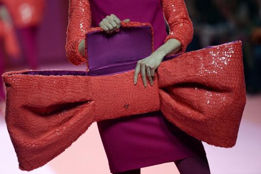 Un bolso en la Mercedes-Benz Fashion Week Madrid otoño/invierno 2016 celebrada en septiembre de 2015.
