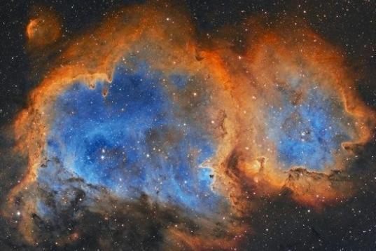 El astrofotógrafo Rick Stevenson lanzó esta fotografía de la SH2-199, también conocida como  la "Nebulosa del Alma," en diciembre. Esta nebulosa de emisión se encuentra a unos 6,500 años luz de la Tierra.