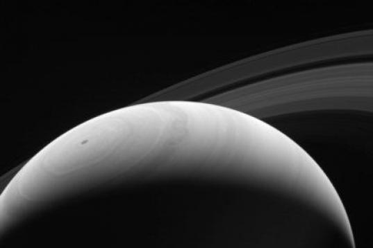 Un nuevo amanecer en Saturno. La imagen fue tomada con la cámara de la nave Cassini el 23 de agosto.
