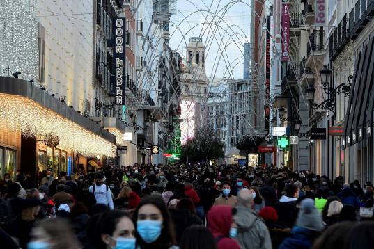 Madrid ya ha anunciado que reduce a seis las personas que se pueden reunir durante las fechas navideñas, no tiene confinamiento perimetral y el toque de queda lo retrasa a las 01.30 horas en Nochebuena y Nochevieja.