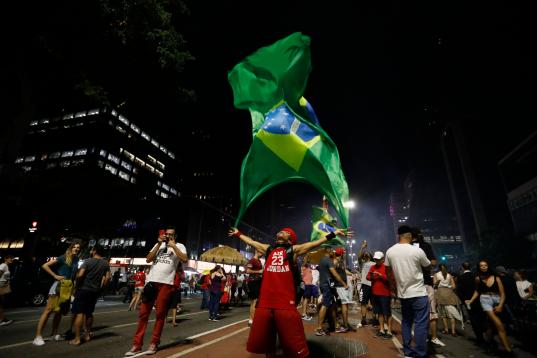 Las principales arterias de Sao Paulo se llenaron con seguidores de Lula festejando su regreso al poder.