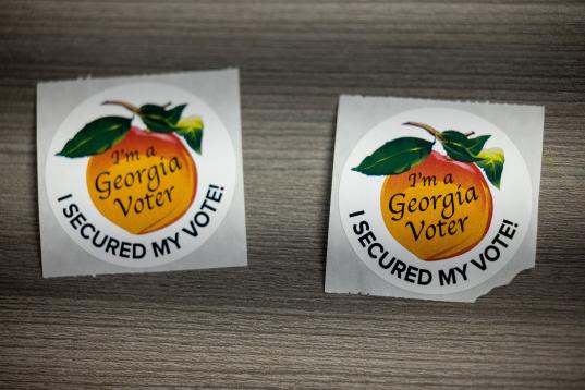 Pegatinas de 'asegurar el voto' en Georgia.