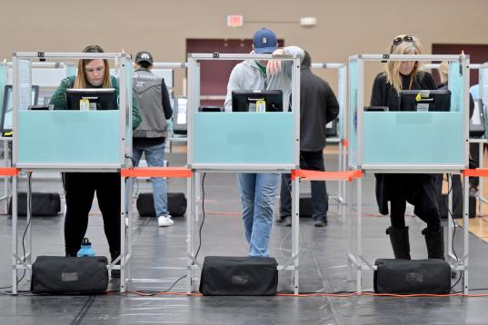 Votantes en un centro de votación de Las Vegas, Nevada.