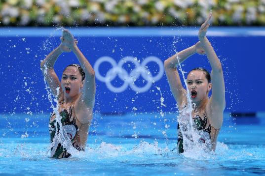 Las nadadoras chinas interpretaron unos movimientos con guiños a las serpientes