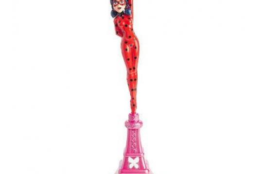 Precio: 29,99 euros

Fabricante: Bandai

¿Qué es? Una figura de la heroína Ladybug (protagonista de una serie de Disney Channel)

¿Por qué triunfa?: Porque puede volar de verdad para atrapar a todos los villanos. ¡Y la peana es una Torre E...