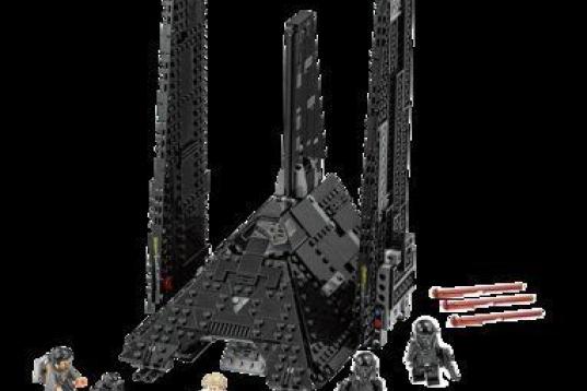 Precio: 75,75 euros

Fabricante: Lego

¿Qué es? Una nave de La guerra de las galaxias con cinco minifiguras y armas.

¿Por qué triunfa? ¿Es que acaso hay algo de Star Wars que no triunfe?