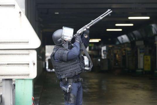 Policía en Porte de Vincennes.