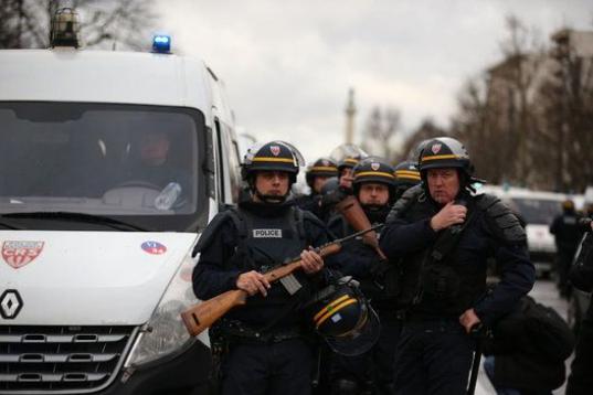 Policías en Porte de Vincennes.