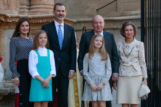 En la misa de Pascua en la Catedral de Palma de Mallorca, acompañada por el resto de la familia Real. 