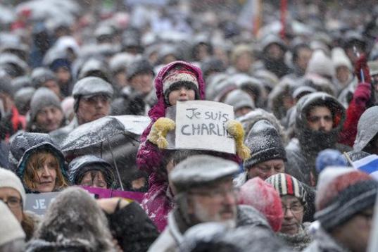 La niña que protestó bajo la nieve en Suecia 