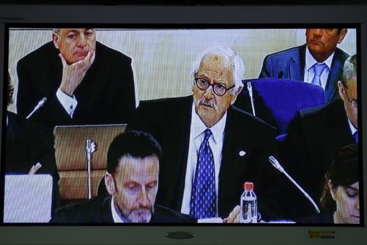 El abogado de Adade Mariano Benítez de Lugo, el primero en preguntar al presidente del Gobierno, Mariano Rajoy