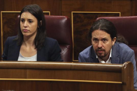 La portavoz del grupo de Unidos Podemos en el Congreso, Irene Montero, y el secretario general del partido, Pablo Iglesias.