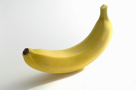 El plátano sí se puede tomar en dietas de adelgazamiento. Aunque es una fruta alta en calorías, no tiene por qué ser el enemigo. Un plátano aporta alrededor de 90 calorías y su excelente combinación de hidratos de carbono, minerales (pota...