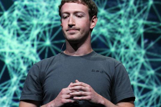 Debido a la nueva fuente de noticias, los usuarios denunciaron la falta de privacidad. Incluso Zuckerberg afirmó que Facebook "se metió en un problema", porque el nuevo flujo no poseía herramientas para elegir lo que aparecía ahí y que no. ...