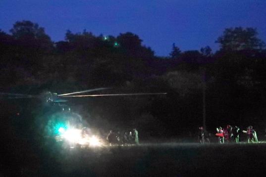 Dos de los niños han sido evacuados en un helicóptero con destino al hospital general de Chiang Ra.