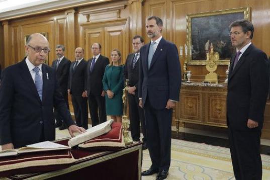 Ha jurado el cargo, que sigue ejerciendo como casi todo el equipo económico de Rajoy.