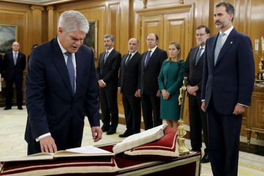 Ha jurado su cargo ante el rey y entra a formar parte del Gobierno en sustitución de José Manuel García Margallo.