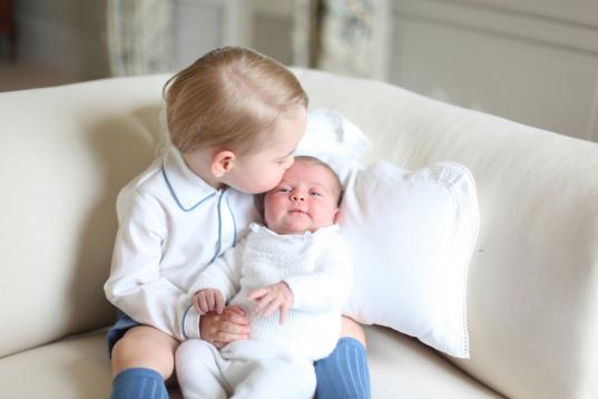 El 6 de junio de 2015, en su primera foto juntos, tomada por la duquesa Catalina.