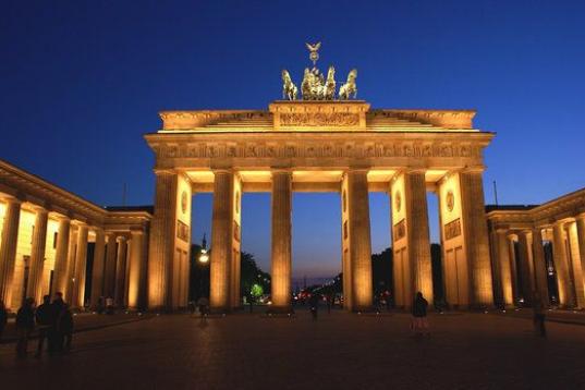 Cada día más gente se anima a viajar a Berlín. Puede que sea por su importante papel histórico, por su animada vida nocturna o por la cantidad de restaurantes que hay en sus calles. Berlín mola. Ver más fotos aquí.