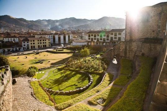 Además de ser el principal punto de entrada para aquellos que buscan explorar los Andes y el Machu Picchu, la ciudad de Cuzco, patrimonio mundial, está llena de templos históricos, monasterios y preciosas casas coloniales. Ver más fotos aquí.