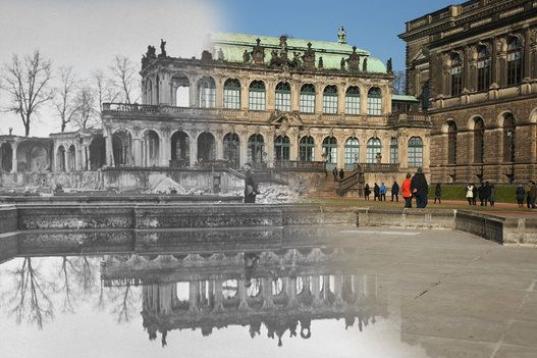 Un ala del museo de arte Zwinger y su reflejo en la fuente que preside la plaza muestran la destrucción ocasionada por el bombardeo aliado del 12, 13 y 14 de febrero de 1945.