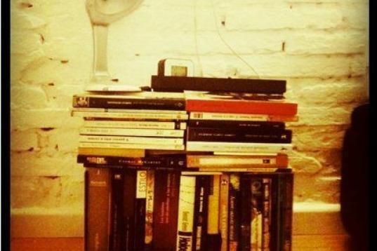 @pacamher
#mibiblioteca Los libros de mi mesilla de noche pic.twitter.com/EkuiTKZ1hk