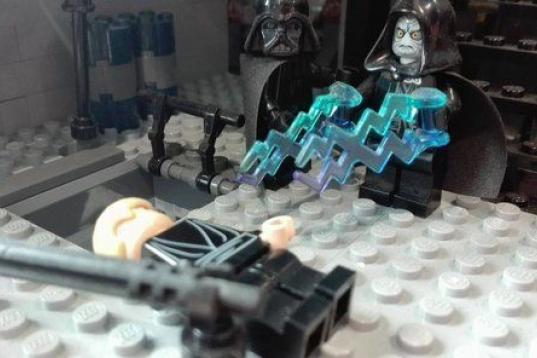 Enfrentamiento final de El retorno del jedi: el Emperador electrocuta a Luke Skywalker mientras Vader observa, segundos antes de su reconversión al lado luminoso de la Fuerza. "Esta escena no estaba en el set original, la compuse yo", revela Alomar.
