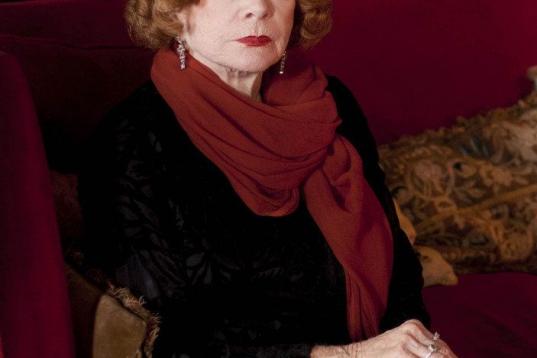 Shirley MacLaine will also return for the Season 4 finale.
