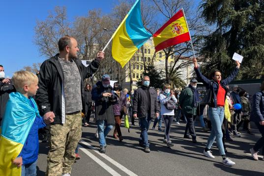 Las banderas de Ucrania y España, juntas en la manifestación.
