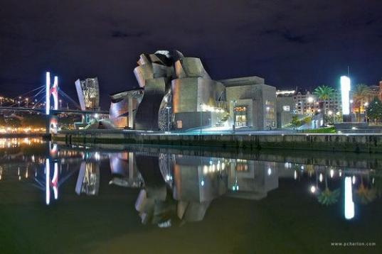 El famoso museo diseñado por el arquitecto Frank Gehry es una de las obras arquitectónicas más famosas de nuestro país y de las más visitadas. Recibe más de un millón de visitantes anuales, por lo que desde su inauguración en 1997 ha sup...