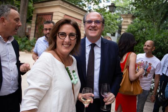 La subdirectora de 'El País' y directora de 'El País Semanal', Montserrat Domínguez, y Ángel Gabilondo