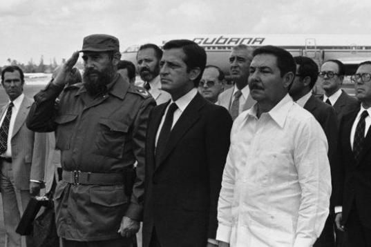 Adolfo Suárez y Fidel Castro, el 9 de septiembre de 1978 en el aeropuerto de La Habana (Cuba)