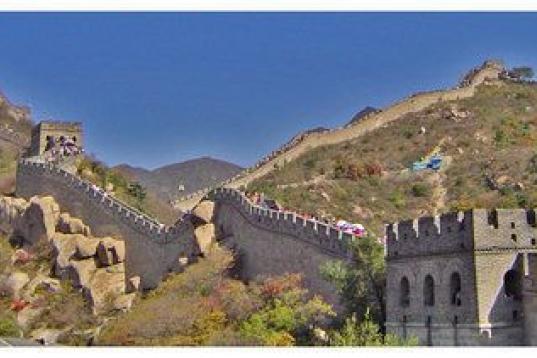 Desde los siglos XVIII y XIX aparecen referencias a la posibilidad de ver la Gran Muralla China desde la Luna. A pesar de la evidente exageración, ha perdurado la idea de que la muralla es la única construcción humana visible desde el espacio...