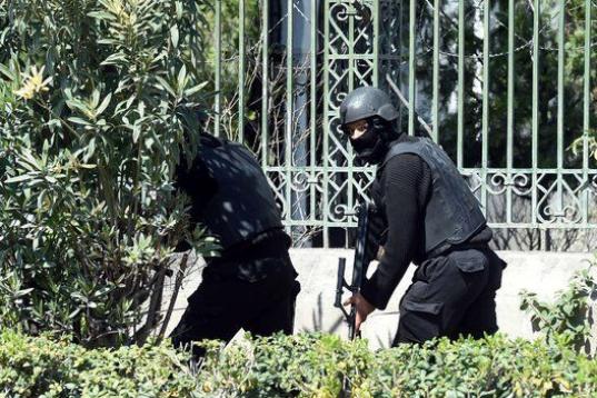 Fuerzas de seguridad tunecinas aseguran la zona.