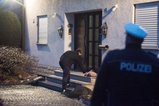 La Policía, en la residencia de los padres de Andreas Lubitz en Montabaur. 