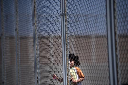 Al menos 3,100 inmigrantes clandestinos cruzaron la frontera de la Turquía europea con Bulgaria y recibieron refugio en Bulgaria. Las instalaciones de este país para ayudar a los refugiados sirios ya no dan abasto. (DIMITAR DILKOFF/AFP/Getty I...