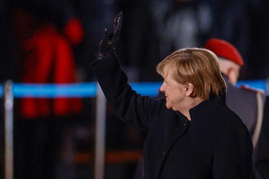 La histórica líder alemana (y europea) saluda a los presentes