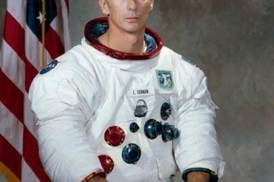 El astronauta Gene Cernan falleció el lunes, 16 de enero, a los 82 años. Fue el último hombre en pisar la Luna .

"Incluso a la edad de 82, Gene era un apasionado de compartir su deseo de ver la exploración humana del espacio y animó a los ...