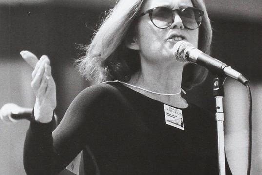 Mi vida en la carretera, de Gloria Steinem

Es la historia amena, conmovedora y profunda de cómo Gloria fue creciendo, y con ella también creció el movimiento revolucionario por la igualdad, desde su primera experiencia de a...