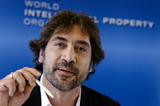 Spanish actor Javier Bardem gestures during a press conference on the sideline of a 'High-Level copyright dialogue on the film industry' at the World Intellectual Property Organization on July 19, 2011 in Geneva.    AFP PHOTO/ FABRICE COFFRINI (...
