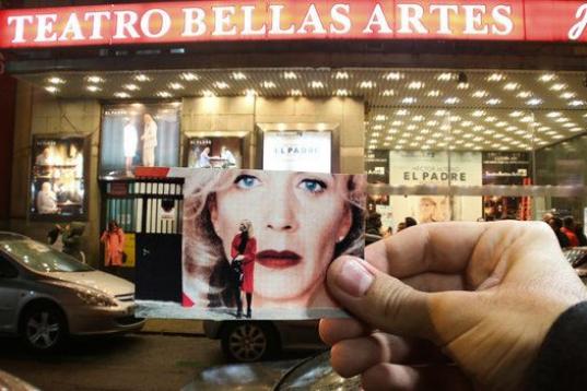 La primera película con la que Almodóvar se llevó el Oscar fue rodada en su gran mayoría en Barcelona, aunque sus primeras escenas se rodaron en la capital, en concreto junto al Teatro de Bellas Artes en la calle Marqués de Casa Riera.