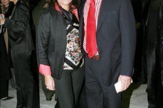 Jesús Hermida y su mujer durante el 15 aniversario del periódico "El Mundo", en el año 2004. 
