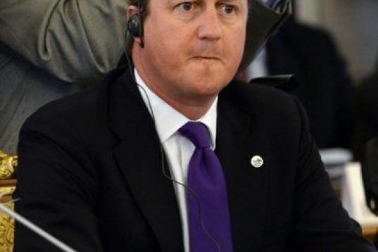 Cameron escucha comentarios durante la cumbre del G20 en San Petersburgo, Rusia, el viernes 6 de septiembre de 2013.