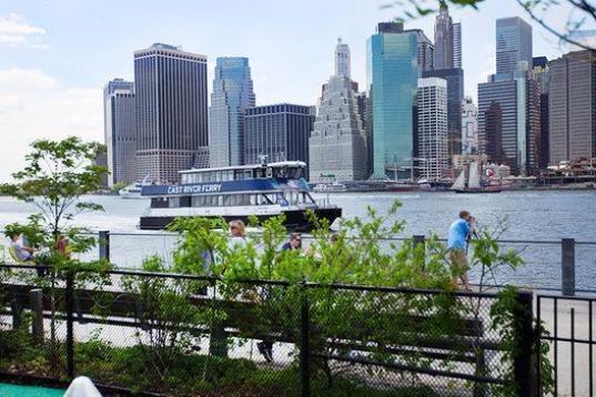 Con el nuevo ferry del East River (en funcionamiento desde 2011), puedes ver desde el agua tres de los barrios más importantes de New York. 