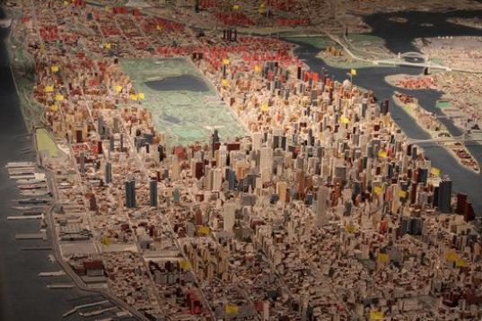 En el Museo de Arte de Queens hay una pequeña Nueva York con 895.000 edificios y hasta 300 puentes. Tiene el tamaño de tres canchas de tenis. 

FOTO: Shinya Suzuki (Flickr) 