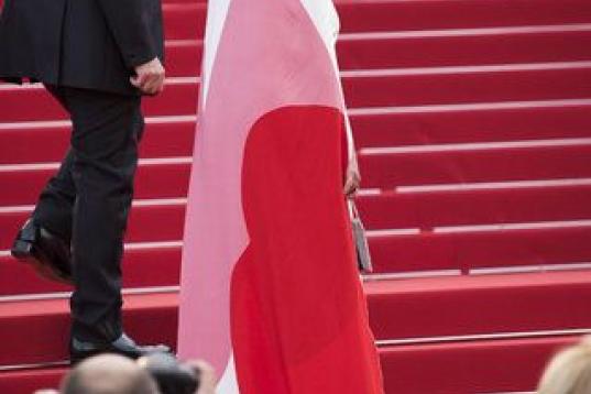 La actriz Isabella Rossellini, con diseño de Stella McCartney.

Día: miércoles 13 de mayo, en la ceremonia de inauguración y presentación de La Tete Haute . 