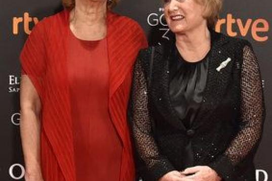 La alcaldesa de Madrid, Manuela Carmena, y la presidenta de la Academia de Cine, Yvonne Blake. 