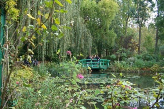 Los jardines de esta villa en Giverny (Francia) son un cuadro de Monet hecho realidad. La Casa Rosada en la que vivió el pintor desde 1883 ha sido en numerosas ocasiones escenario de sus obras impresionistas y hoy en día es un luga...