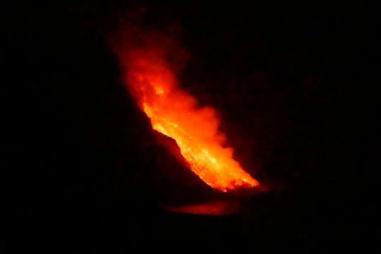 La llegada de la lava al mar en La Palma.